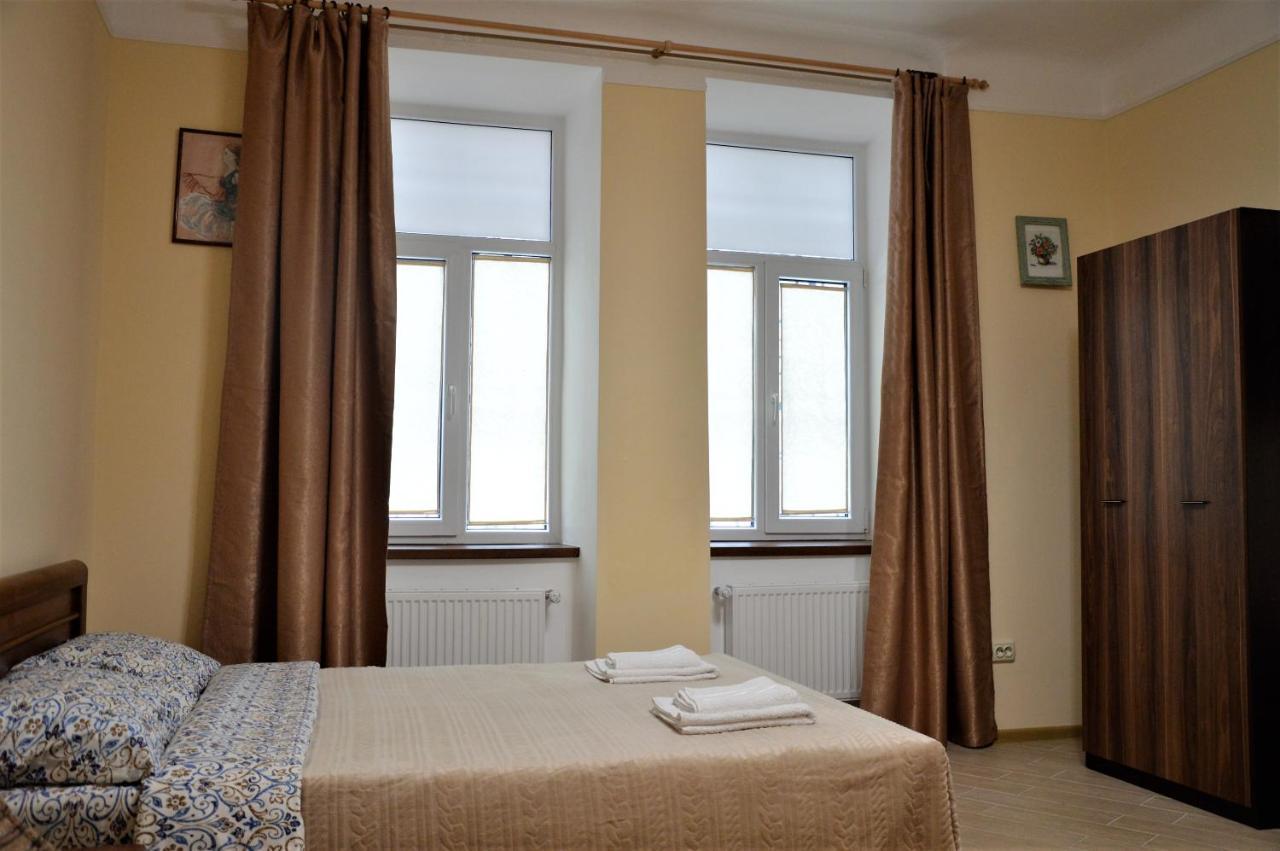 У князя Лева поряд пл. Ринок / at Duke's Aparment Next to Rynok Square Apartment Лвив Екстериор снимка