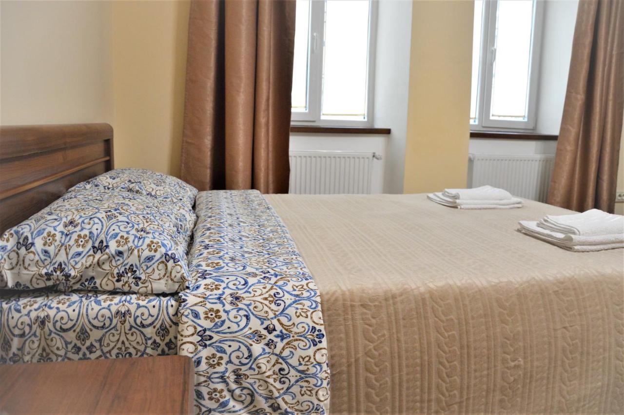 У князя Лева поряд пл. Ринок / at Duke's Aparment Next to Rynok Square Apartment Лвив Екстериор снимка
